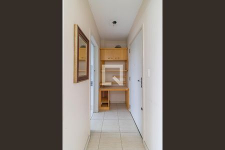 Hall de entrada de apartamento à venda com 1 quarto, 41m² em Cavalhada, Porto Alegre