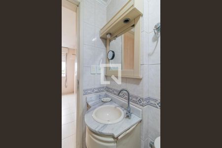 Banheiro de apartamento à venda com 1 quarto, 41m² em Cavalhada, Porto Alegre