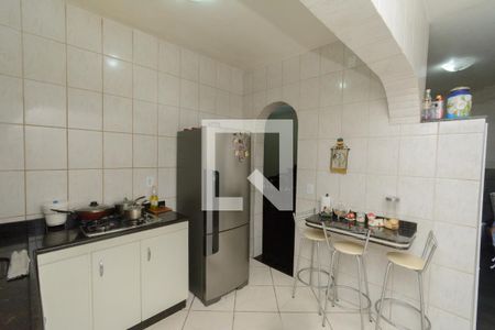 Cozinha de casa à venda com 4 quartos, 180m² em Milionários, Belo Horizonte
