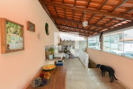 Varanda de casa à venda com 4 quartos, 180m² em Milionários, Belo Horizonte