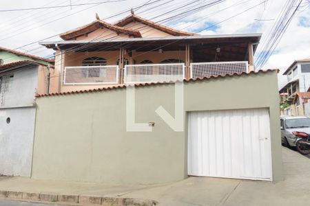 Fachada de casa à venda com 4 quartos, 180m² em Milionários, Belo Horizonte