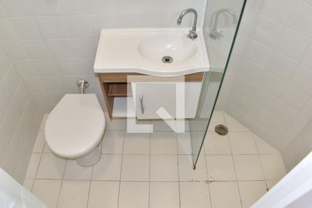 Banheiro de apartamento para alugar com 1 quarto, 25m² em Mercês, Curitiba