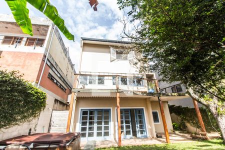 Casa de condomínio à venda com 340m², 3 quartos e 2 vagas Casa de condomínio à venda com 340m², 3 quartos e 2 vagasFachada