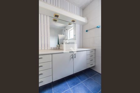 Casa de condomínio à venda com 340m², 3 quartos e 2 vagas Casa de condomínio à venda com 340m², 3 quartos e 2 vagasBanheiro da Suíte 2