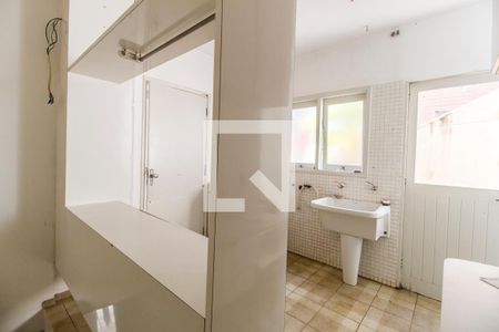 Casa de condomínio à venda com 340m², 3 quartos e 2 vagas Casa de condomínio à venda com 340m², 3 quartos e 2 vagasÁrea de Serviço