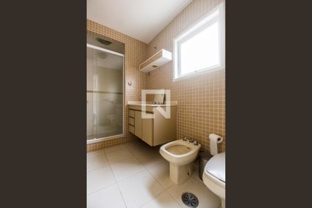 Casa de condomínio à venda com 340m², 3 quartos e 2 vagas Casa de condomínio à venda com 340m², 3 quartos e 2 vagasBanheiro