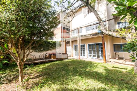 Casa de condomínio à venda com 340m², 3 quartos e 2 vagas Casa de condomínio à venda com 340m², 3 quartos e 2 vagasQuintal