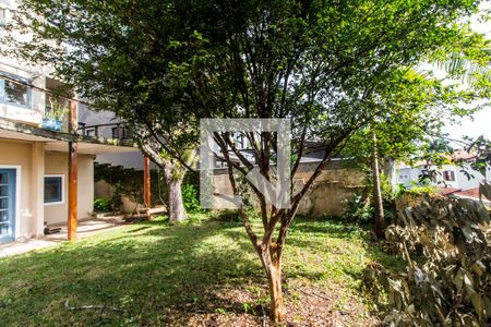 Casa de condomínio à venda com 340m², 3 quartos e 2 vagas Casa de condomínio à venda com 340m², 3 quartos e 2 vagasQuintal