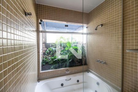 Casa de condomínio à venda com 340m², 3 quartos e 2 vagas Casa de condomínio à venda com 340m², 3 quartos e 2 vagasCloset da suíte 1