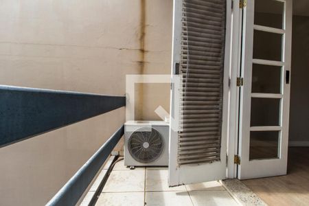 Casa de condomínio à venda com 340m², 3 quartos e 2 vagas Casa de condomínio à venda com 340m², 3 quartos e 2 vagasVaranda da Suíte master