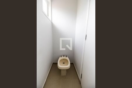 Casa de condomínio à venda com 340m², 3 quartos e 2 vagas Casa de condomínio à venda com 340m², 3 quartos e 2 vagasBanheiro da Suíte 1