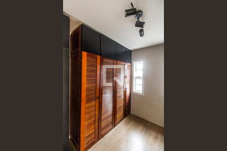 Casa de condomínio à venda com 340m², 3 quartos e 2 vagas Casa de condomínio à venda com 340m², 3 quartos e 2 vagasCloset da Suíte master