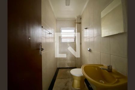 Banheiro de apartamento para alugar com 2 quartos, 40m² em Guilhermina, Praia Grande