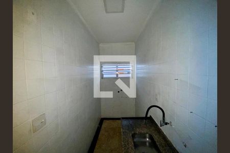 Cozinha de apartamento para alugar com 2 quartos, 40m² em Guilhermina, Praia Grande