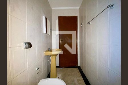 Banheiro de apartamento para alugar com 2 quartos, 40m² em Guilhermina, Praia Grande