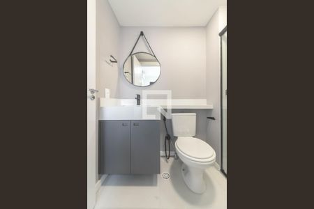 Banheiro de apartamento para alugar com 1 quarto, 26m² em Campo Belo, São Paulo