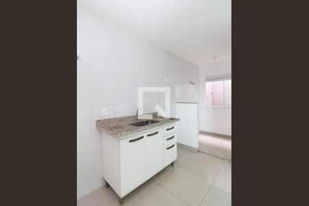 Cozinha de apartamento para alugar com 1 quarto, 34m² em Vila Nivi, São Paulo