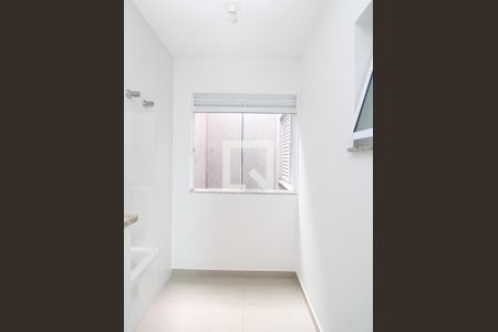 Cozinha de apartamento para alugar com 1 quarto, 34m² em Vila Nivi, São Paulo