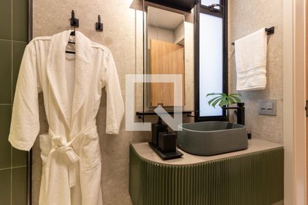 Banheiro de kitnet/studio à venda com 1 quarto, 27m² em Pinheiros, São Paulo