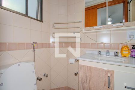 Banheiro de apartamento à venda com 1 quarto, 40m² em Petrópolis, Porto Alegre