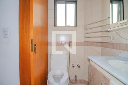 Banheiro de apartamento à venda com 1 quarto, 40m² em Petrópolis, Porto Alegre