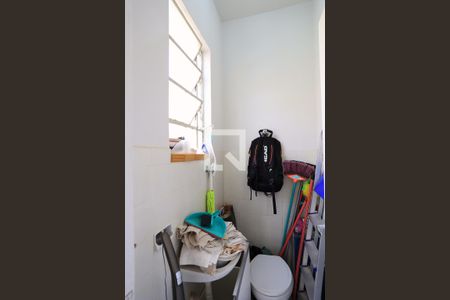 Banheiro de serviço de apartamento à venda com 3 quartos, 74m² em Serra, Belo Horizonte