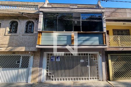 Fachada de casa à venda com 3 quartos, 250m² em Vila California, São Paulo