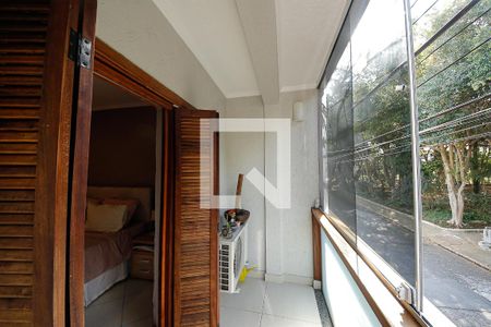 Varanda Suíte 2 de casa à venda com 3 quartos, 250m² em Vila California, São Paulo