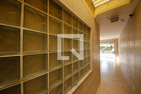 Garagem de casa à venda com 3 quartos, 250m² em Vila California, São Paulo