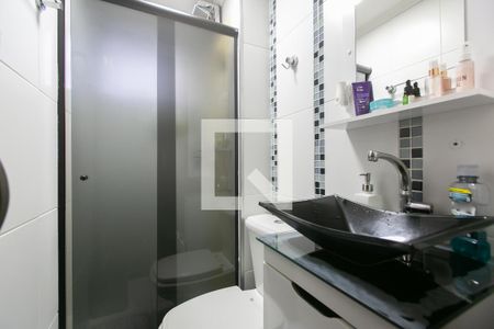 Banheiro de apartamento à venda com 2 quartos, 48m² em Vila Carmosina, São Paulo