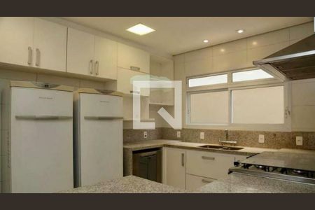 Casa à venda com 4 quartos, 350m² em Super Quadra Morumbi, São Paulo