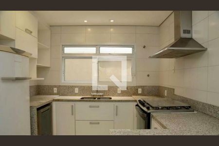 Casa à venda com 4 quartos, 350m² em Super Quadra Morumbi, São Paulo