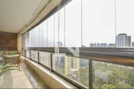 Apartamento para alugar com 4 quartos, 226m² em Vila Suzana, São Paulo