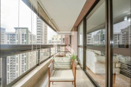 Apartamento para alugar com 4 quartos, 226m² em Vila Suzana, São Paulo
