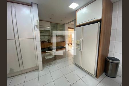 Apartamento para alugar com 3 quartos, 250m² em Vila Suzana, São Paulo