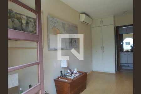 Casa à venda com 4 quartos, 300m² em Morumbi, São Paulo