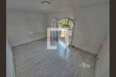 Casa à venda com 3 quartos, 124m² em Vila Carrão, São Paulo