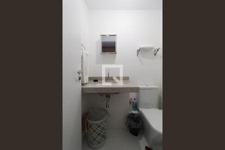 Banheiro de apartamento à venda com 1 quarto, 28m² em Sumaré, São Paulo