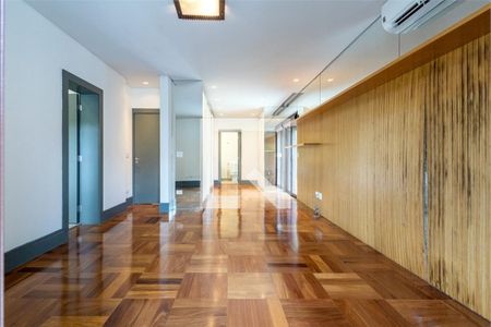 Casa à venda com 3 quartos, 373m² em Alto de Pinheiros, São Paulo