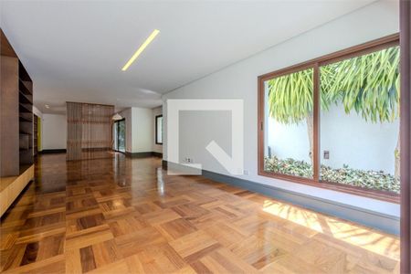 Casa à venda com 3 quartos, 373m² em Alto de Pinheiros, São Paulo