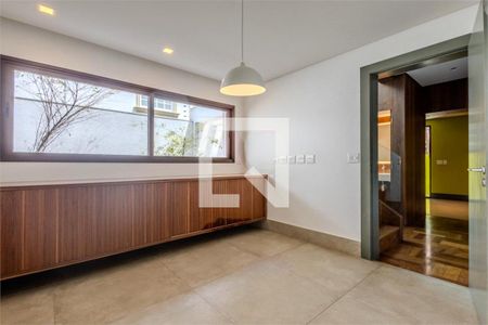Casa à venda com 3 quartos, 373m² em Alto de Pinheiros, São Paulo
