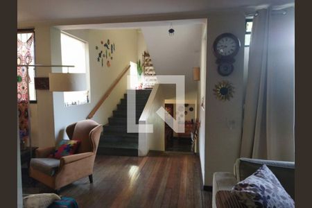 Casa à venda com 5 quartos, 300m² em Jardim Prudência, São Paulo
