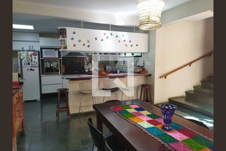 Casa à venda com 5 quartos, 300m² em Jardim Prudência, São Paulo