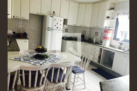Cozinha de apartamento para alugar com 3 quartos, 120m² em Vila Tupi, Praia Grande
