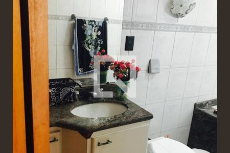 Banheiro suíte 3 de apartamento para alugar com 3 quartos, 120m² em Vila Tupi, Praia Grande