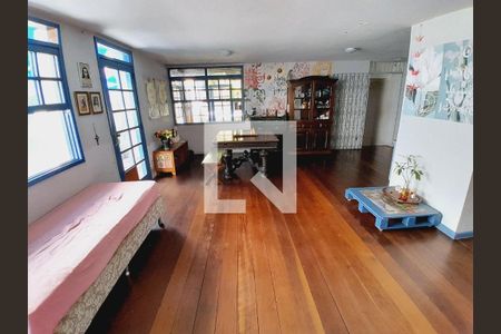 Casa à venda com 3 quartos, 160m² em Badu, Niterói