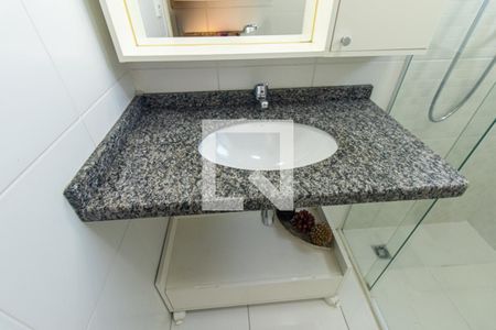 Banheiro Social de apartamento para alugar com 2 quartos, 59m² em Novo Mundo, Curitiba