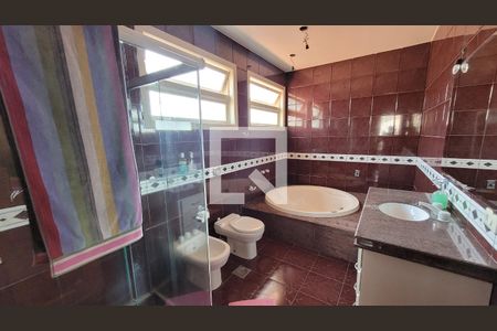 Banheiro da Suíte de casa à venda com 3 quartos, 1000m² em Ingá, Betim