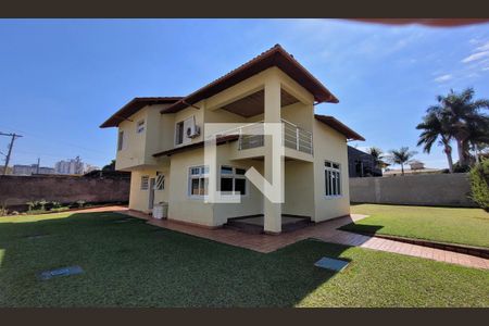 Fachada da casa de casa à venda com 3 quartos, 1000m² em Ingá, Betim