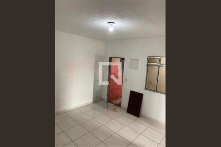 Casa à venda com 5 quartos, 180m² em Vila Carmosina, São Paulo